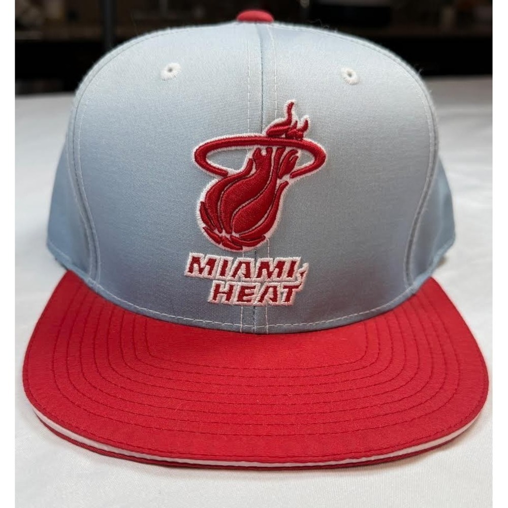 Miami Heat Fitted 7 3/8 Flat Bill Hat Mitchell & Ness Gray/Red NBA - READ